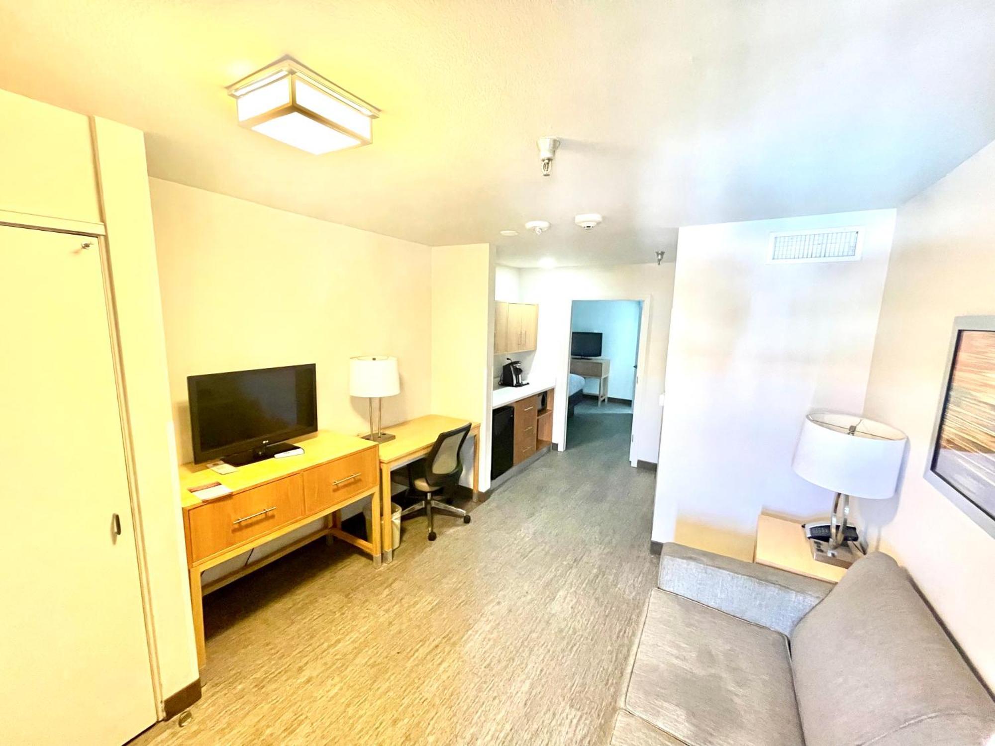 Red Roof Inn Plus & Suites Tampa Habitación foto