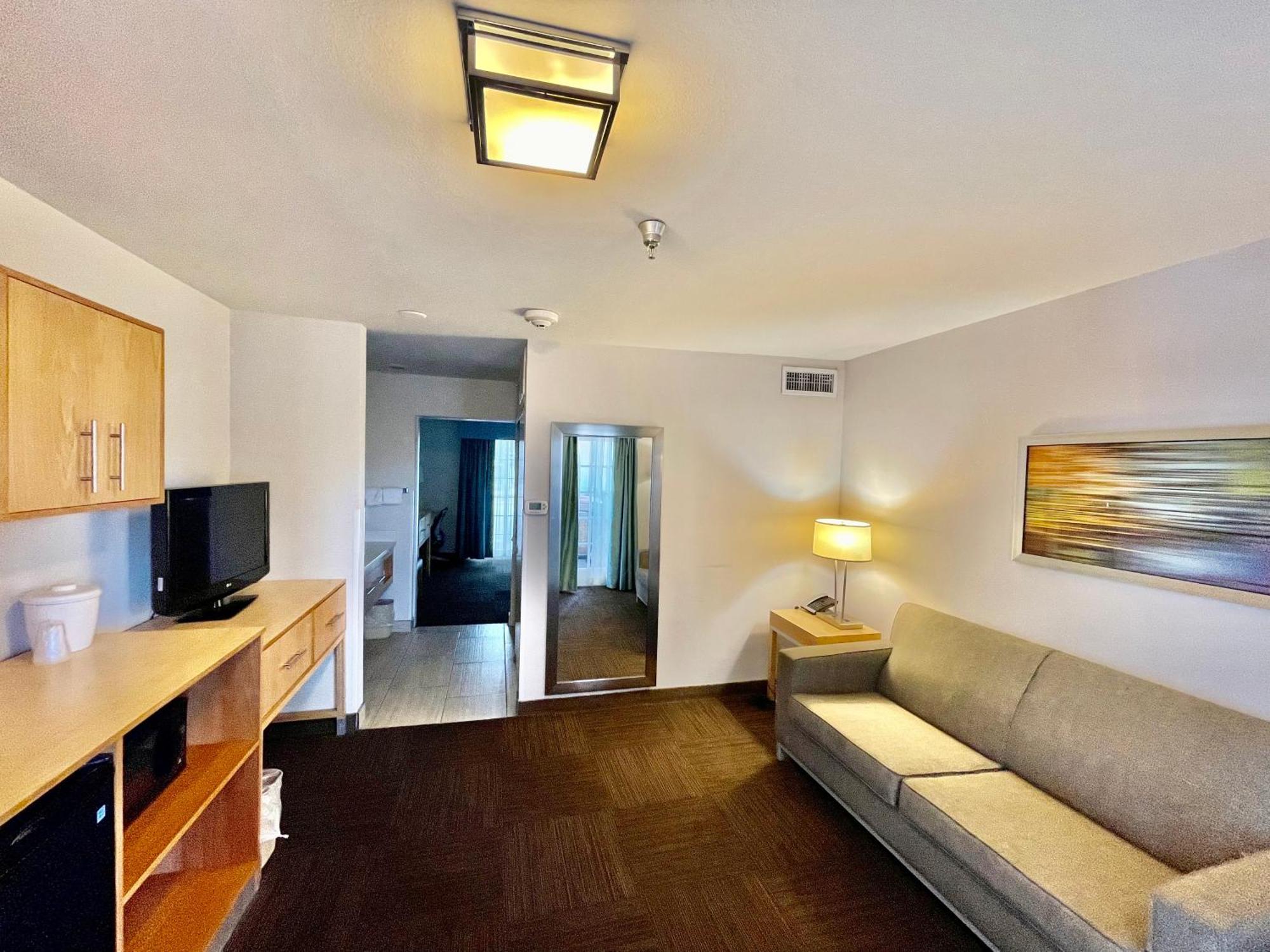Red Roof Inn Plus & Suites Tampa Habitación foto