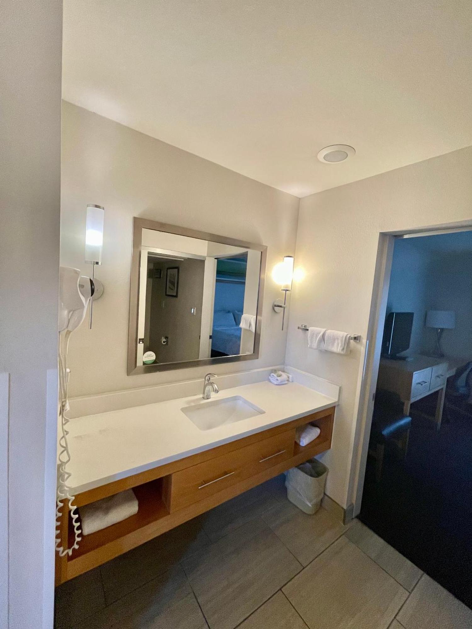 Red Roof Inn Plus & Suites Tampa Habitación foto