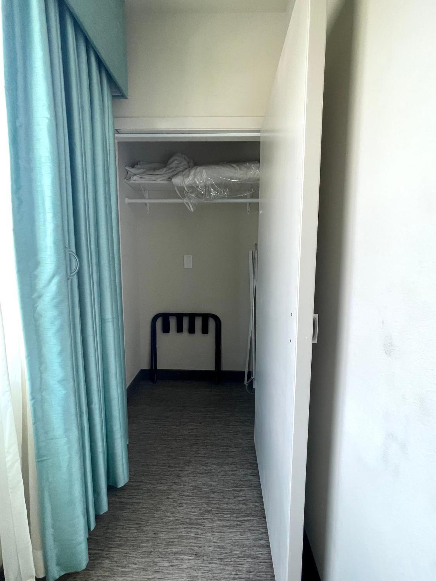 Red Roof Inn Plus & Suites Tampa Habitación foto